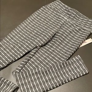 New black/white ribbed leggings